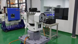 Bàn xoay nâng điện ba trục